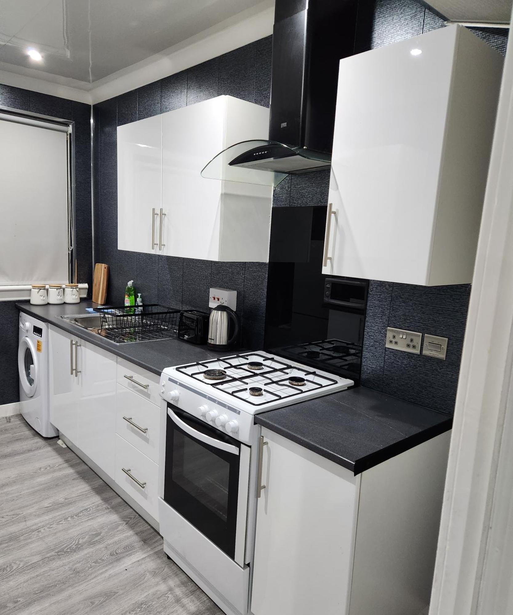 Fm Homes & Apartments 3 Bedroom Мъдъруел Екстериор снимка